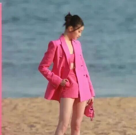 关晓彤造型又翻车?粉丝吐槽造型师8年不换,网友怒刷评论区