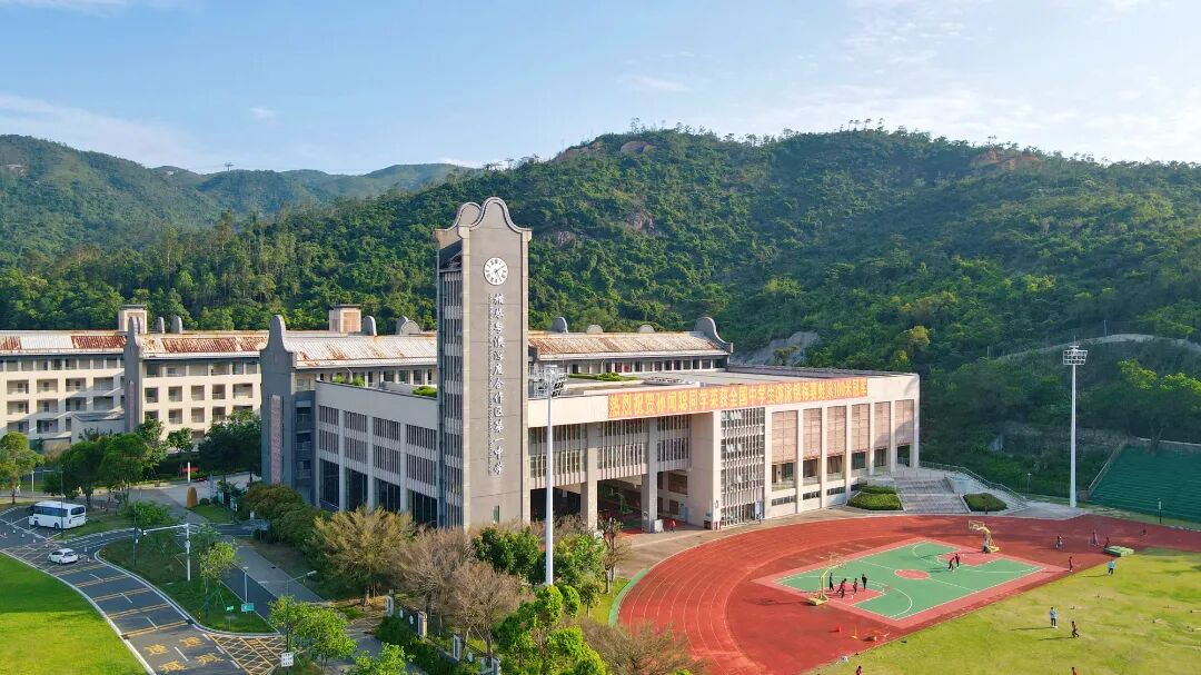 图 02 学校航拍1.jpg
