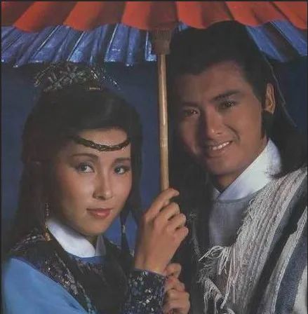 1990年,她憑《封神榜》中的女媧火到大陸,演藝事業達到巔峰.