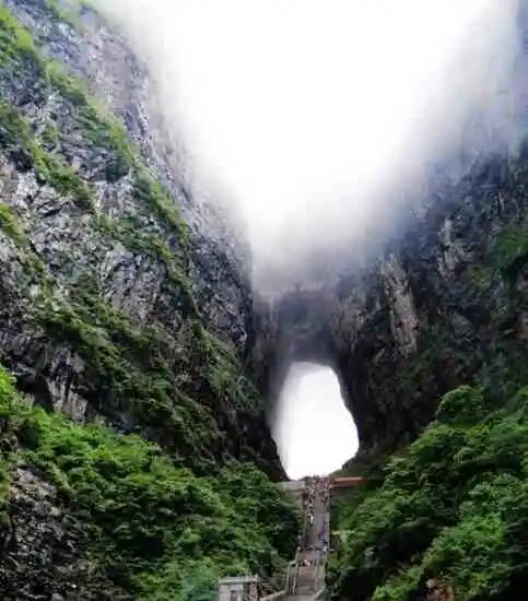 张家界景区咨询电话 7月20/27各一期长沙-韶山-张家界森林公园-袁家界-金鞭溪天门山玻璃栈道