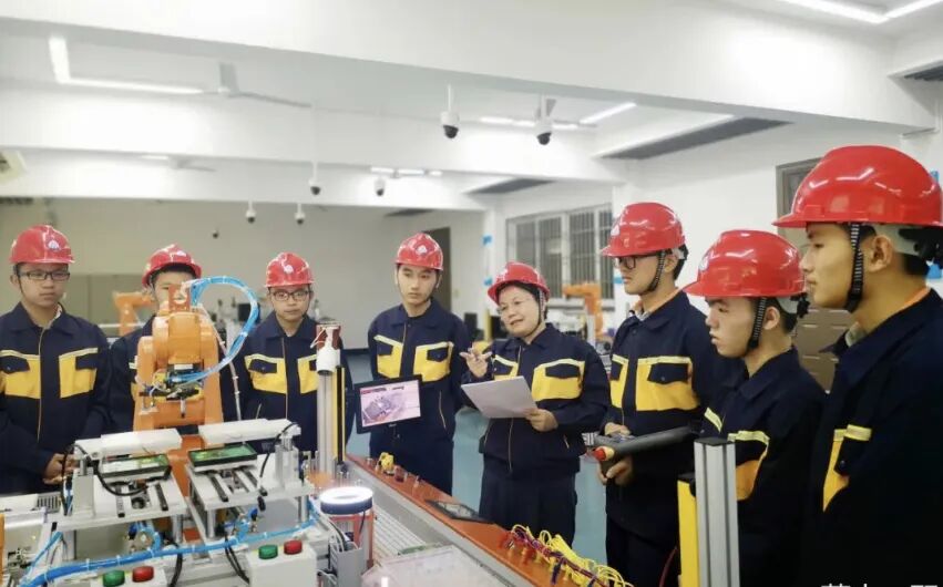 具身智能機器人專業(yè)群 (4).jpg