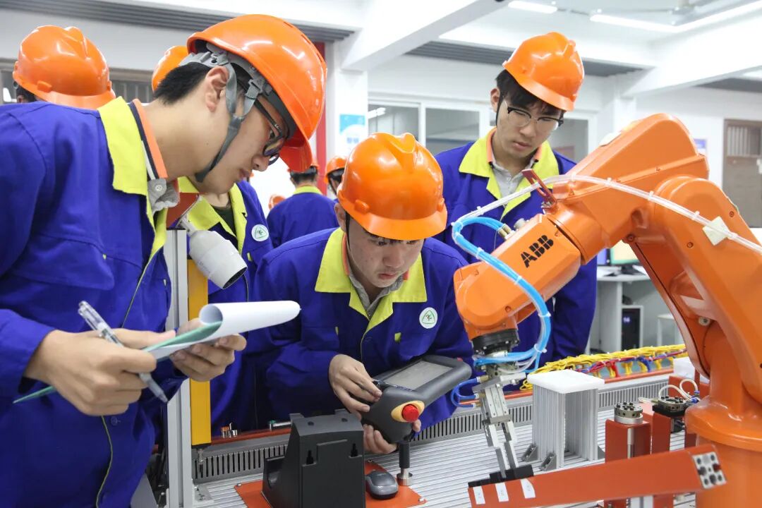 具身智能機器人專業(yè)群 (1).jpg