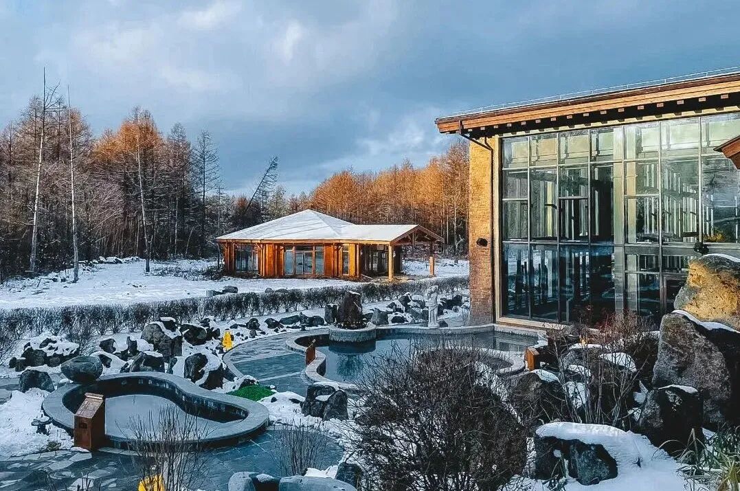 长白山华美胜地雪季预售899元起2晚含滑雪温泉漂流