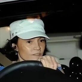 张柏芝妈妈曾怒怼谢霆锋全家是戏子,如今竟转行当网约车司机!
