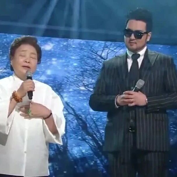 澡堂姜富子奶奶和歌手金泰佑 演唱《你 还有我》