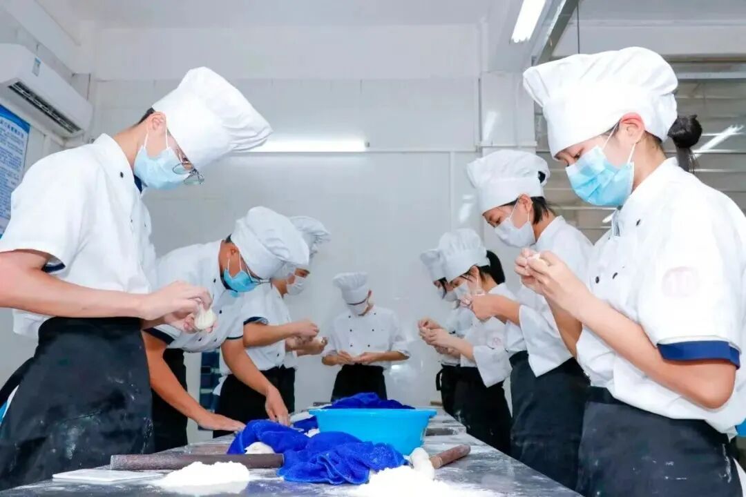 狄鹿烹飪學(xué)校