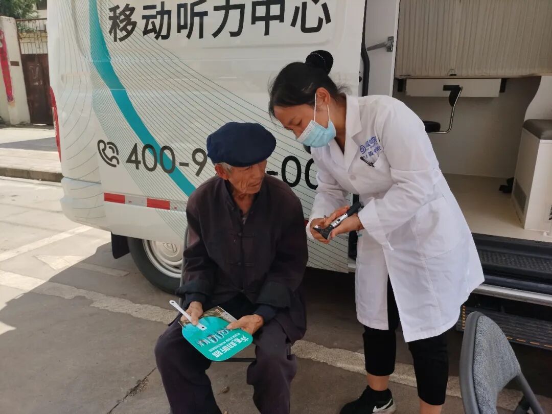 声蓝医疗 业内首款专业配置的「助听器移动验配测听车」来啦！-图片3