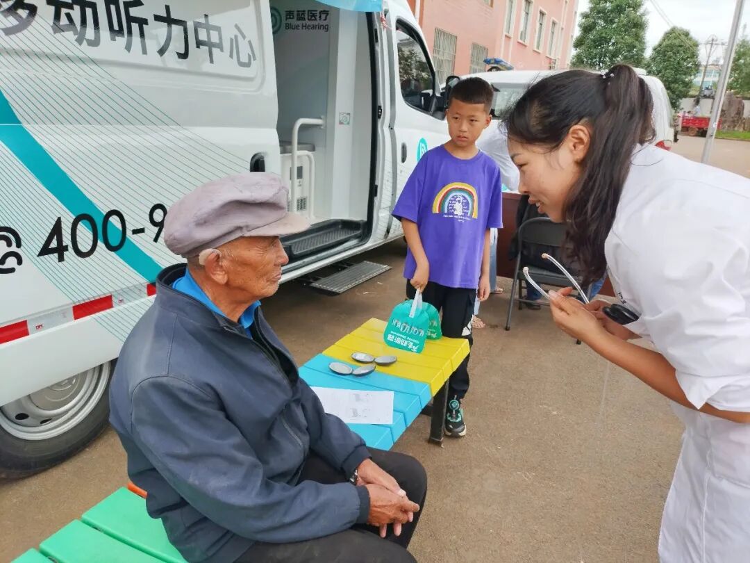 声蓝医疗 业内首款专业配置的「助听器移动验配测听车」来啦！-图片2