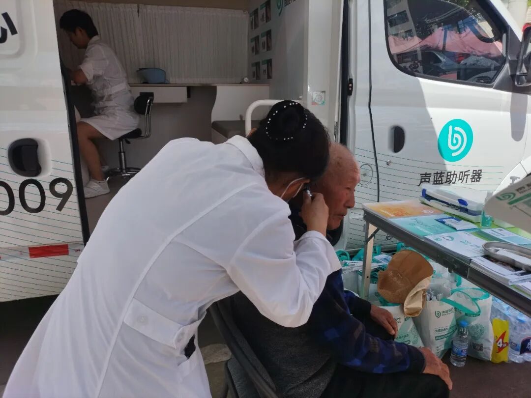声蓝医疗 业内首款专业配置的「助听器移动验配测听车」来啦！-图片3