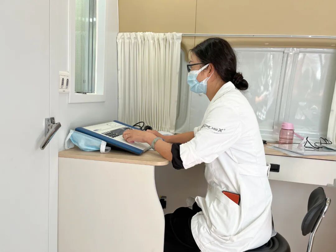 声蓝医疗 业内首款专业配置的「助听器移动验配测听车」来啦！-图片3