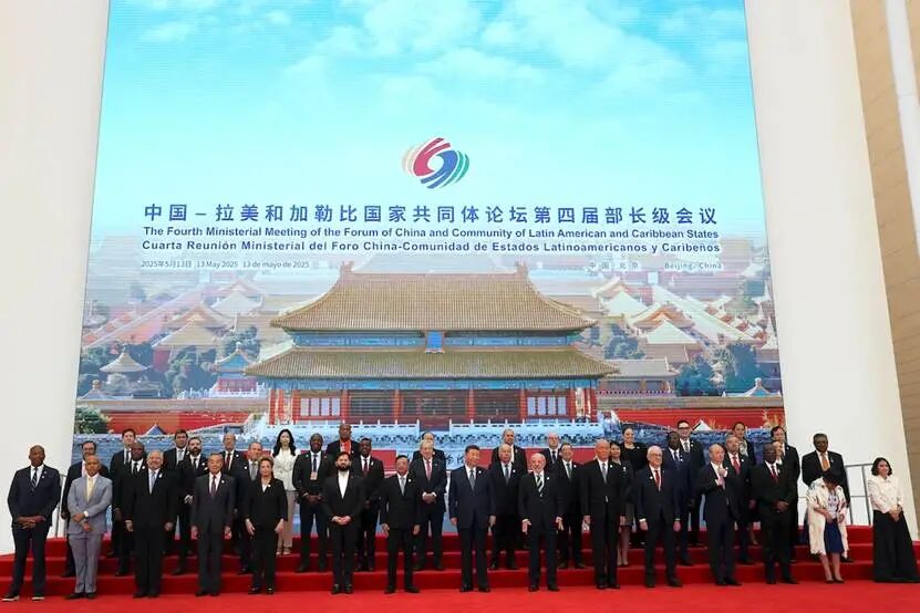 China-CELAC Forum group photo session in Beijing