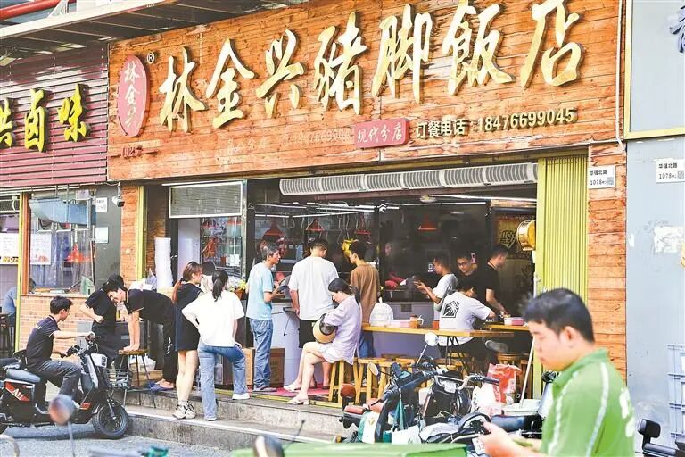 ▲林金兴猪脚饭店27秒即可出餐。