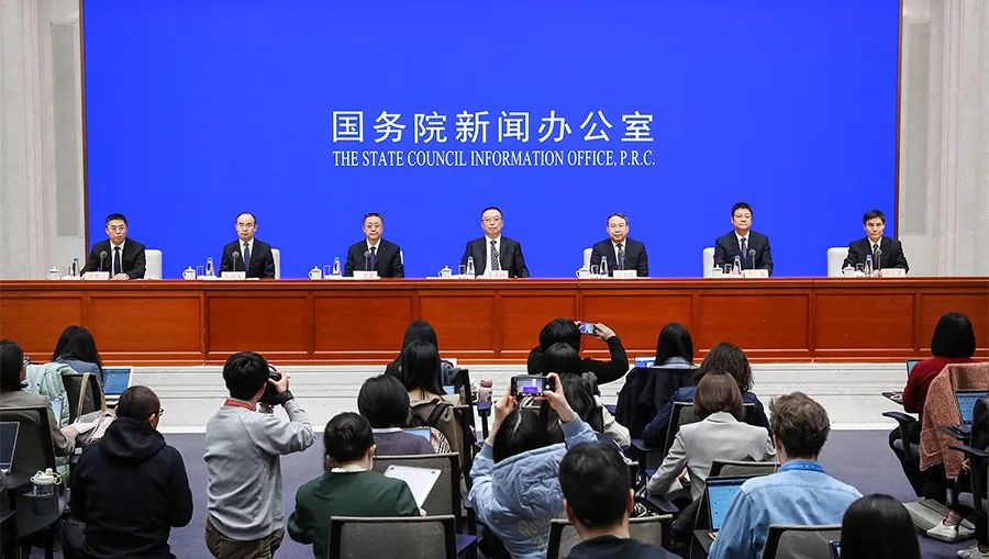 浙大网新 股票,浙大网新股价涨停：新专利诞生，多产品已接入DeepSeek，搭上数字经济、..