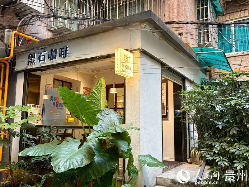2.藏在居民楼中的黑石咖啡。人民网记者 李丽萍摄