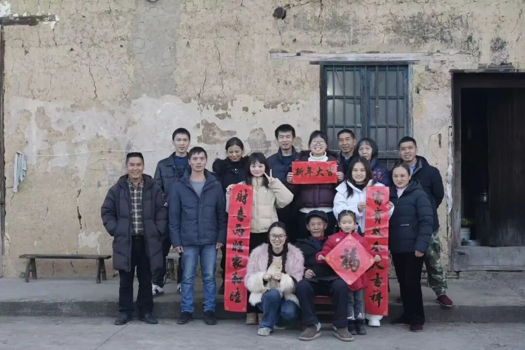 2026年春节全家人合影留念.jpg