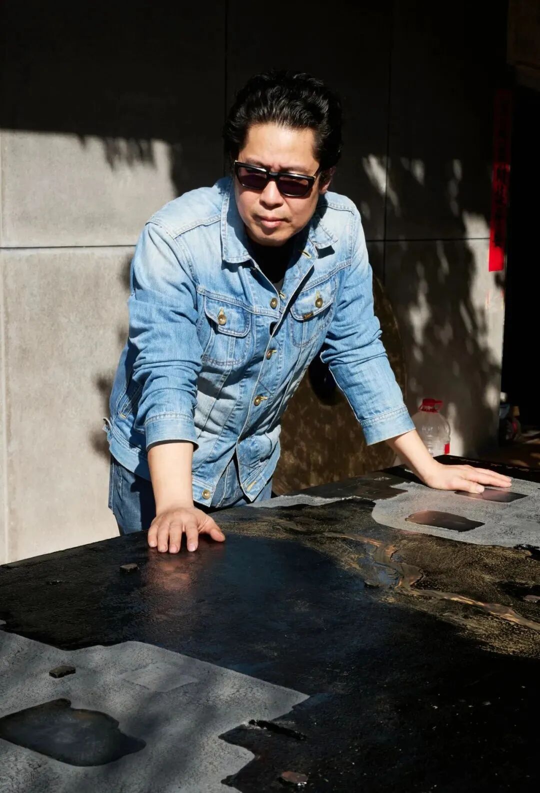 中國美術(shù)家協(xié)會漆畫藝術(shù)委員會副主任兼秘書長、廈門大學(xué)藝術(shù)學(xué)院教授 湯志義.jpg