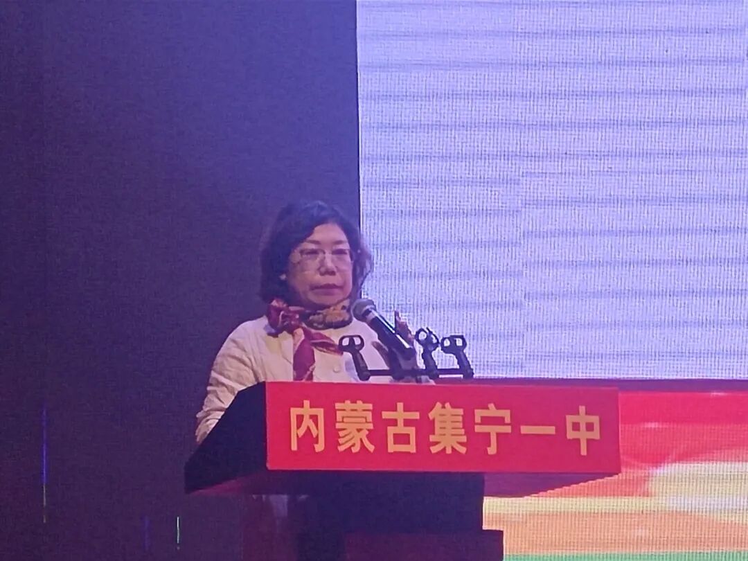 筑牢心防线轻松赢高考集宁一中两校区举行考前心理辅导讲座