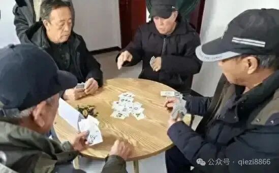 吃消炎药一杯茶都不能喝？提醒：吃了消炎药后，最好远离“3物”