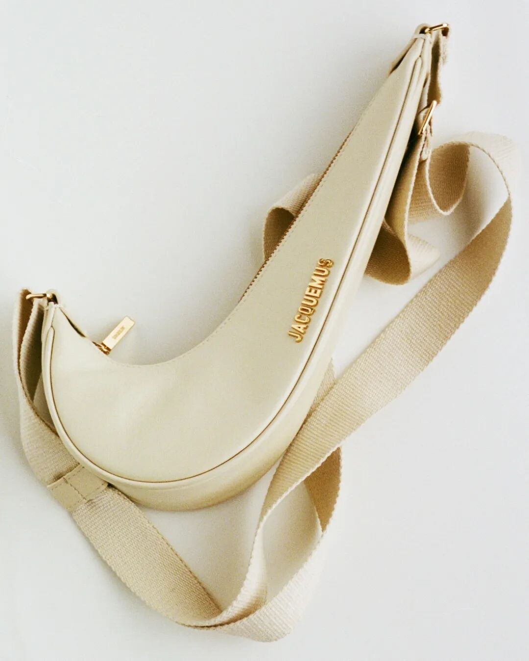 nike 携手,即将在 nike air max dn 鞋款上演绎经典 "silver bullet"