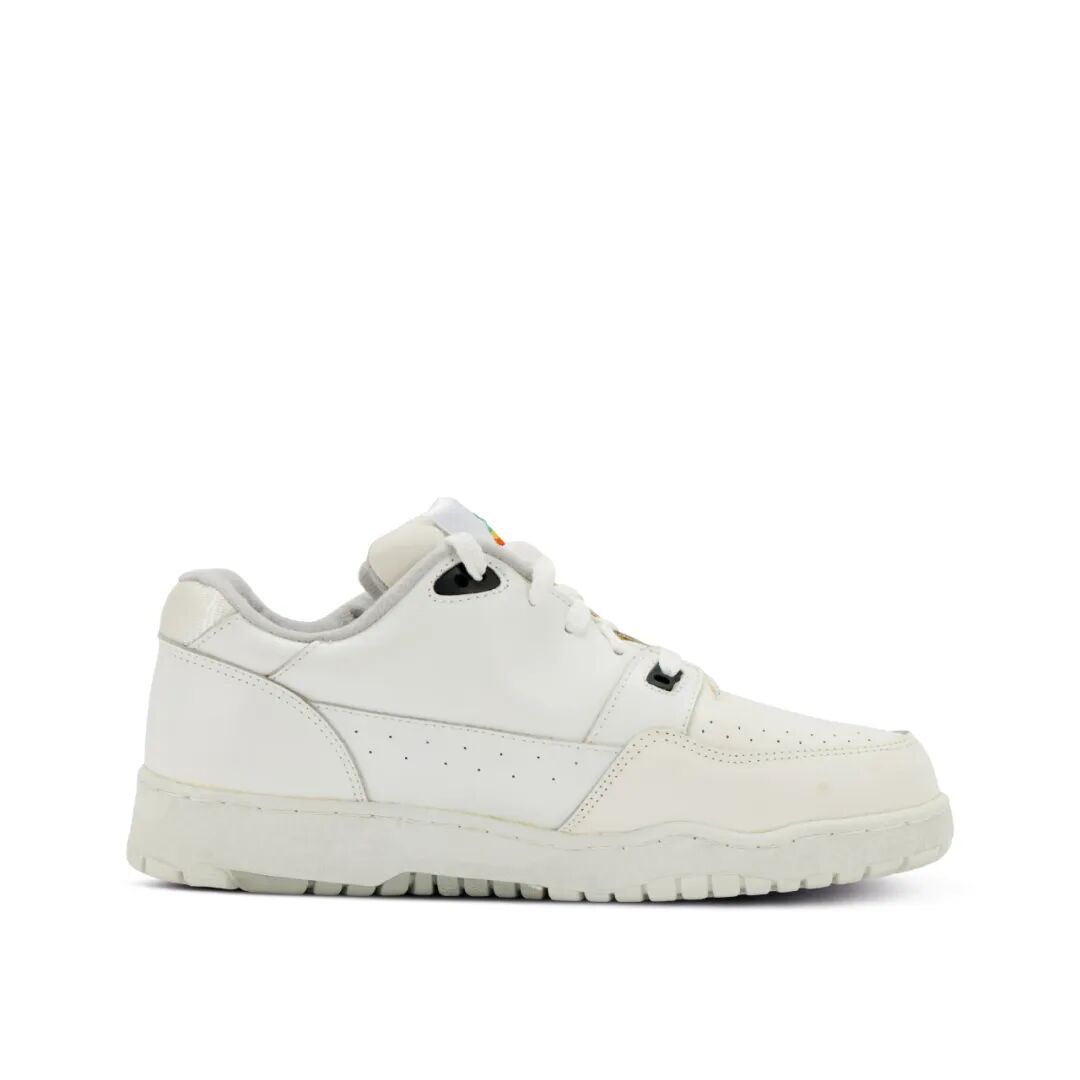 "苹果运动鞋"标出天价,apple 居然还有服装线?