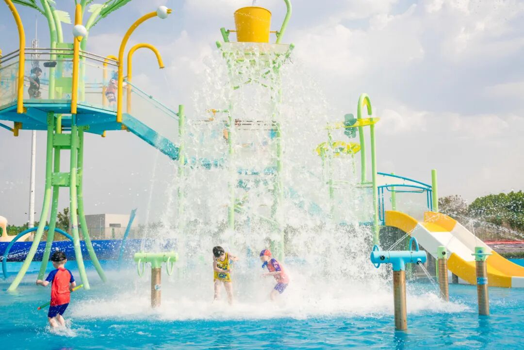 在青岛水上乐园,清凉一夏