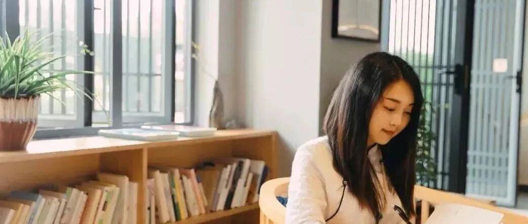 每天读书写稿2小时，就能开启月入过万的副业！