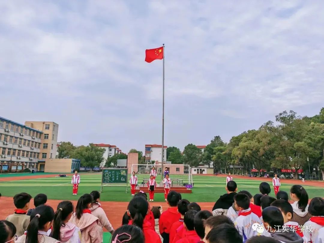 學生們在理解科學知識的基礎上,通過科學的想象,運用繪畫語言創造性地