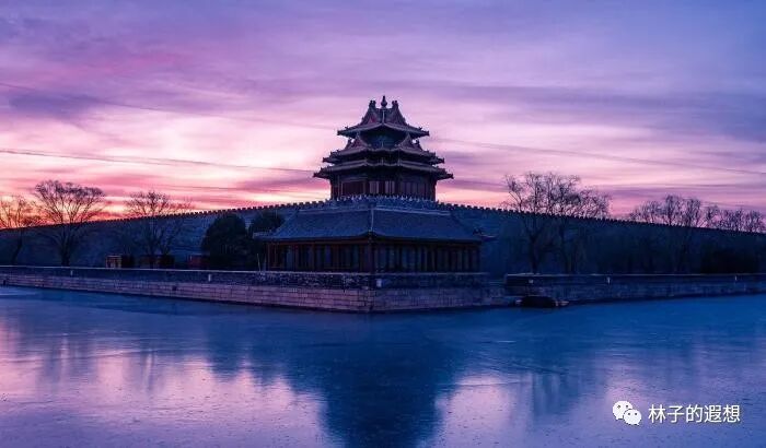 社会很单纯，复杂的是人心