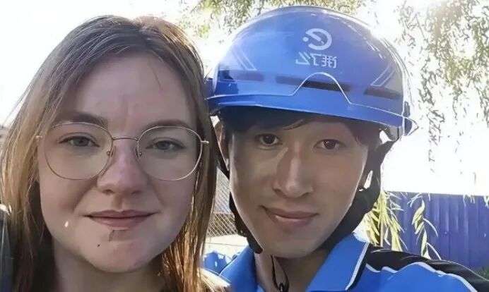 Shenyang Delivery Rider Divorcing American Wife, Denies Green Card Claim