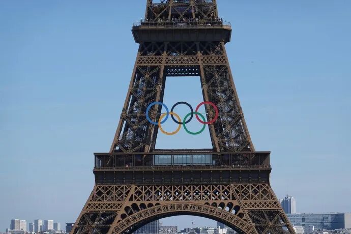 奥运五环亮相埃菲尔铁塔
