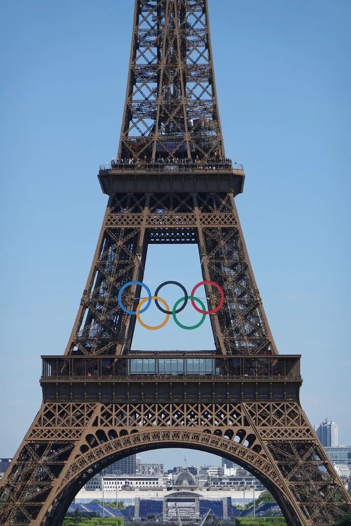 奥运五环亮相埃菲尔铁塔