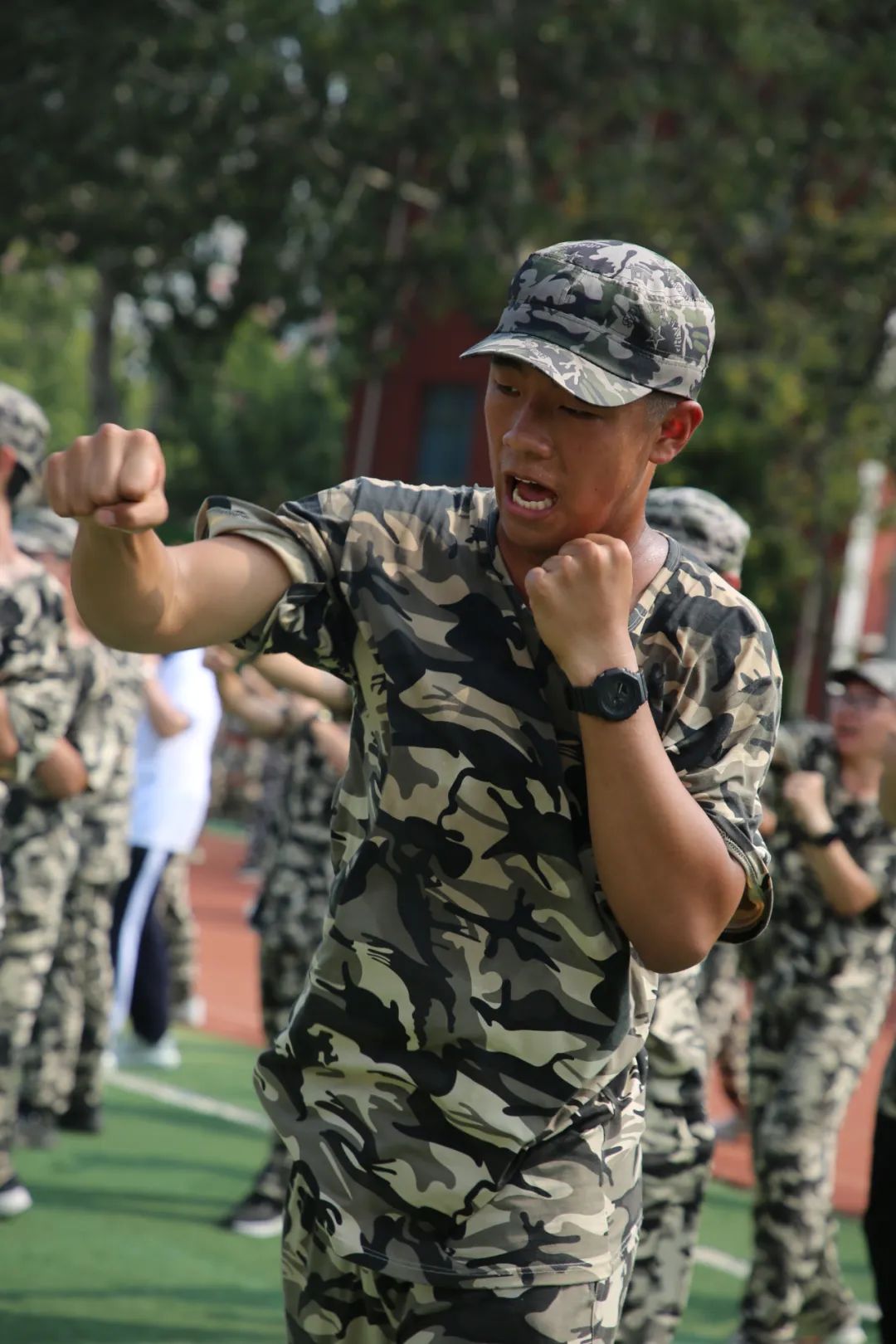 是谁，默默为大家接好了水‘泛亚电竞’(图9)