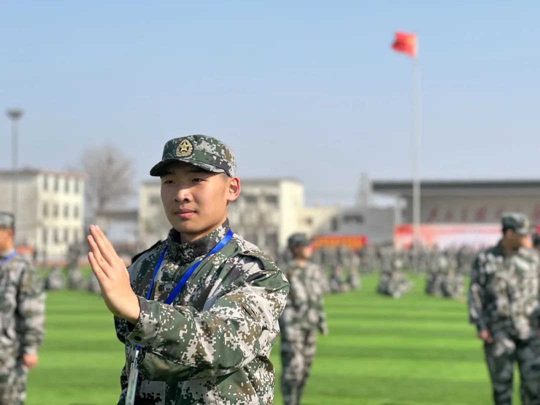 泛亚电竞官方入口-拳拳爱国心 殷殷报国情——衡水中学在河北省首届军事训练营取得优异成绩(图9)