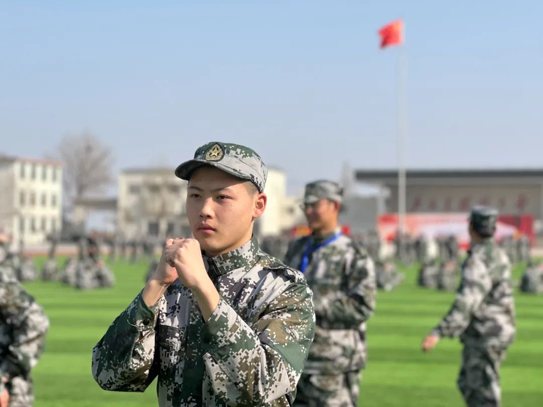 泛亚电竞官方入口-拳拳爱国心 殷殷报国情——衡水中学在河北省首届军事训练营取得优异成绩(图10)