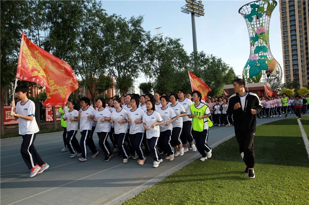 “im电竞官方网站入口”衡水中学｜不凡的坚守，独特的光芒(图2)