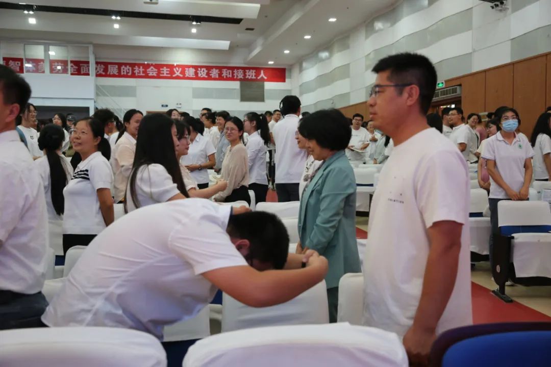 “赓续传承育人初心 青蓝携手筑梦同行”——衡水中学举行2023-2024学年度师徒签约仪式‘pp电子娱乐官网’(图7)