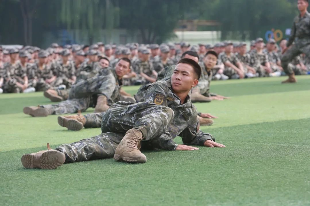 “ag九游会”戎装历练凌云志，飒爽英姿致青春——衡水中学第三十九期军训开营仪式圆满举行(图11)