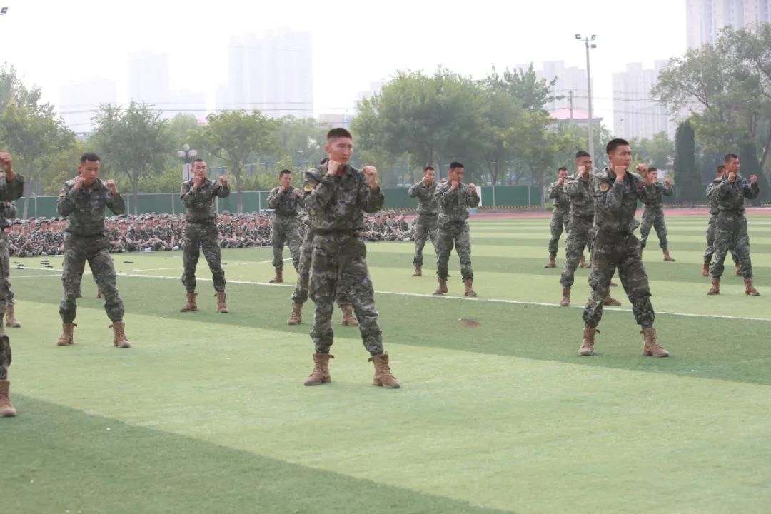 “ag九游会”戎装历练凌云志，飒爽英姿致青春——衡水中学第三十九期军训开营仪式圆满举行(图13)