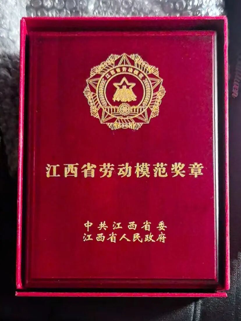 致敬实干者 | 佰盈体育曾德强的劳模之路：造好鞋、带好队、尽好责