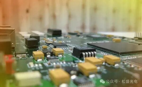 PCB錫焊工藝全面對比：從傳統(tǒng)方式到激光精密焊接的深度解析