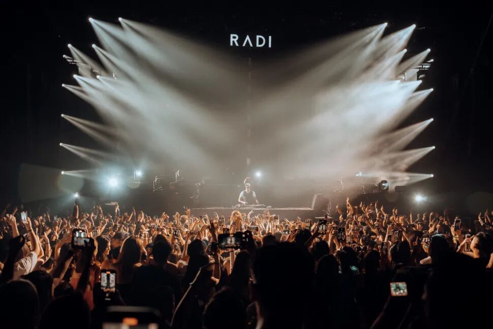 ins公园里的夜店综合体