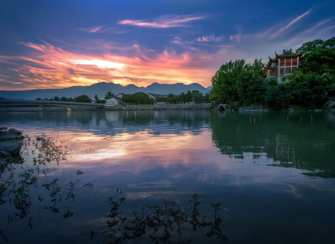 作者：傅旭涛  籍贯奉化  作品名称《剡溪晚霞》 拍摄地址：溪口镇 联系电话：15990530600.jpg