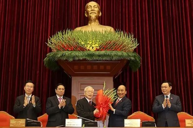 阮富仲（左三）三度出任越共總書記。