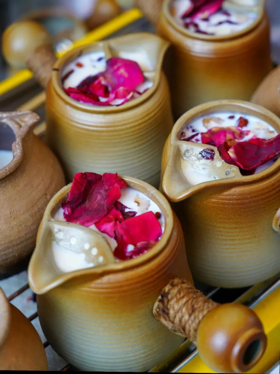 土罐烤奶 图源:"大理文旅"微信公众号 田维星 李美溶 摄奶白酒,鲜奶