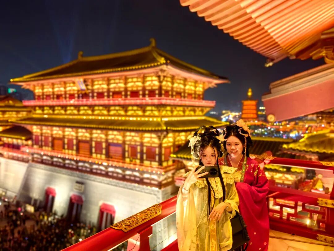 游客沉浸式感受隋唐历史文化(5249447)-20260317172720.jpg