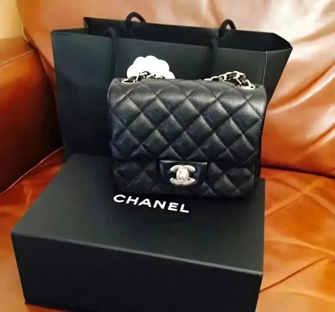 90后美女辅警肉偿9名领导，事后敲诈近400万元，竟无人报案