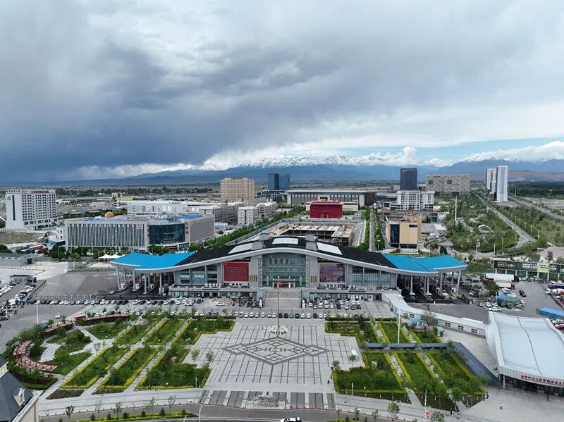 （中哈霍尔果斯国际边境合作中心联检大楼 5月26日摄）