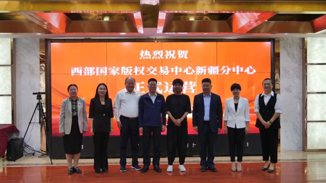 李勇 摄)市政协副主席,市委宣传部副部长周虹,伊犁师范大学融媒体学院