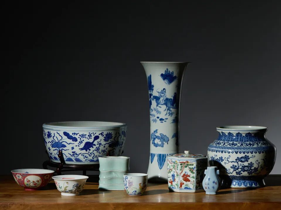 lot  1080清乾隆 粉彩御题诗鸡缸杯款识:"大清乾隆仿古",六字三行篆书