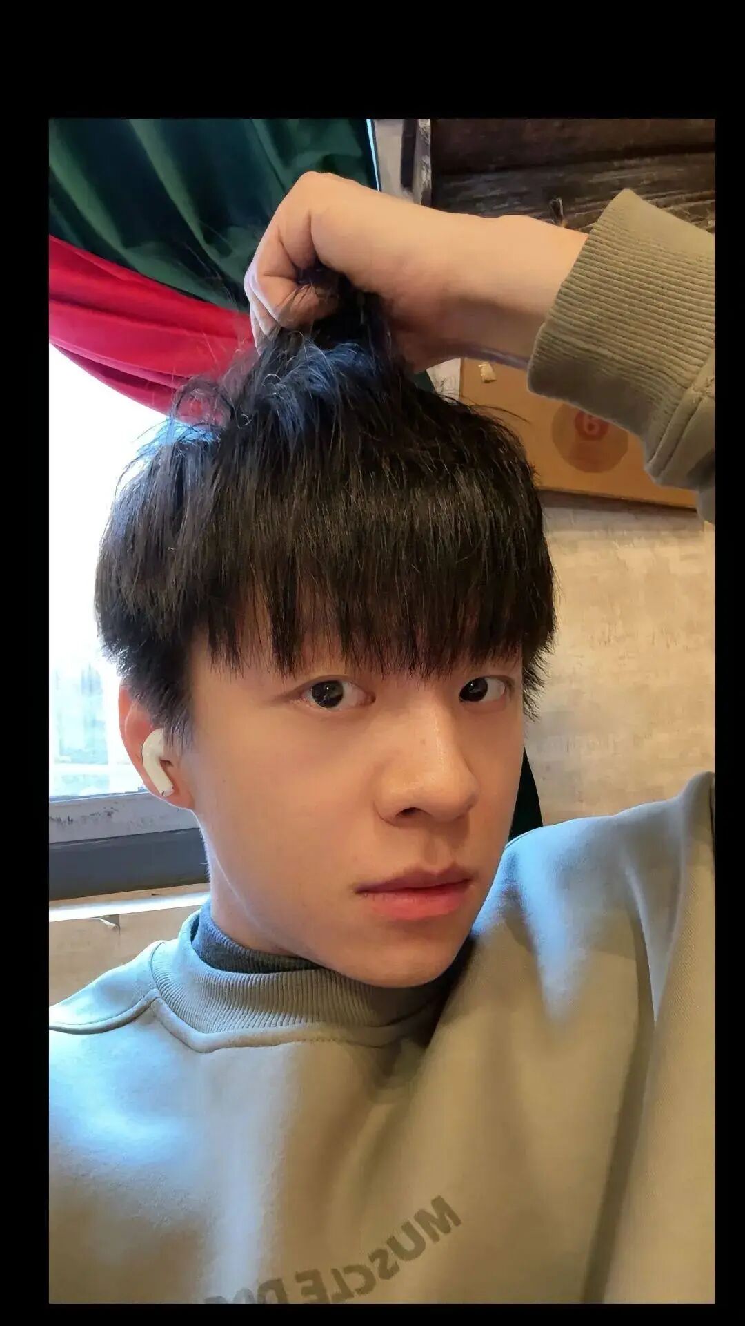 体操冠军张宏涛穿灰裤子照，你看过吗？